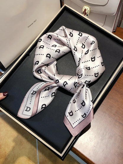 Écharpe carrée de peinture cottage rose premium