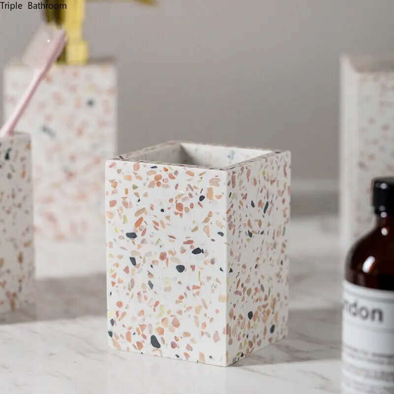Accessoires de salle de bain en terrazzo orange