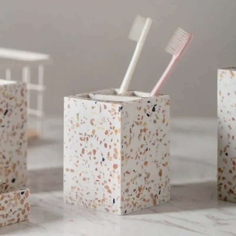 Accessoires de salle de bain en terrazzo orange
