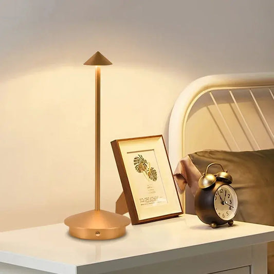 Lampe de Table Design Inspirée par DartCandle