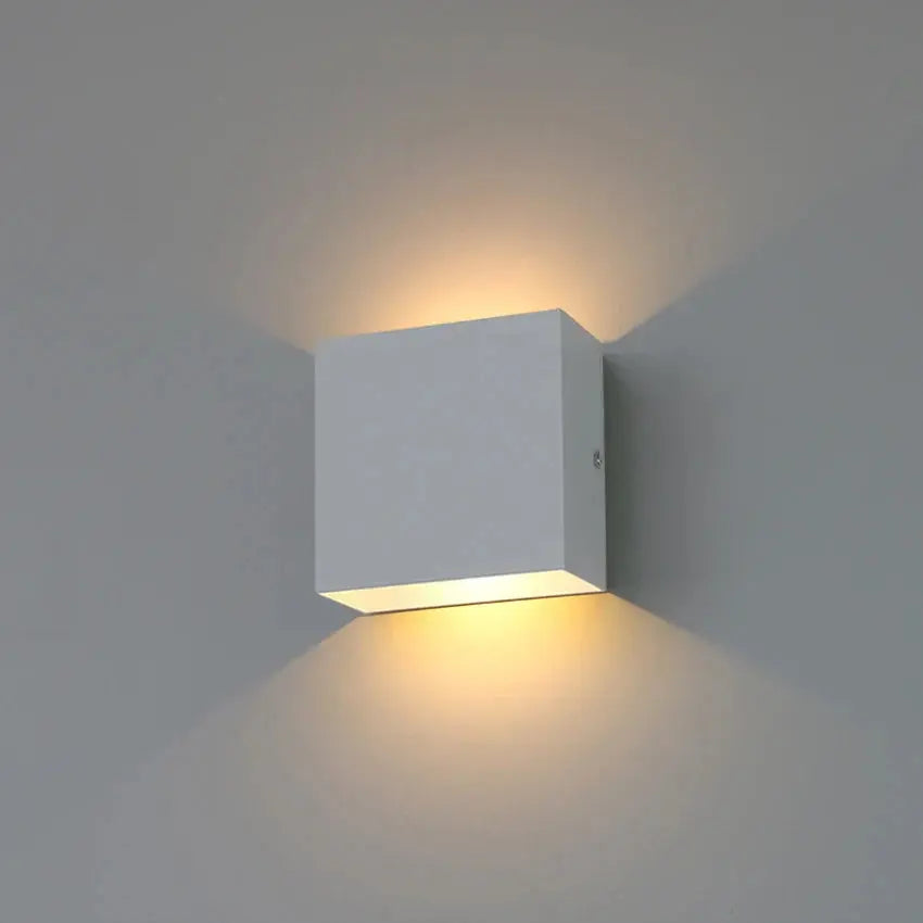 LumiÉclat – Applique Murale LED Élégante et Moderne
