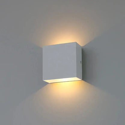 LumiÉclat – Applique Murale LED Élégante et Moderne