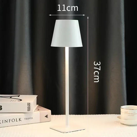LumiLuxe - Lampe LED Portable USB Élégante pour Hôtel
