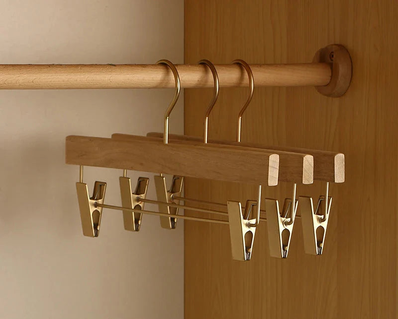 Aurora Grandes Cintres Épaules en Bois – Organisateur de Costumes et Manteaux en Bois de Camphre Premium (Set de 2)