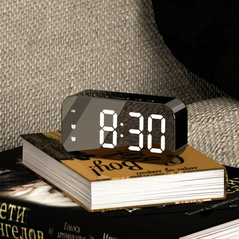 LumiHorloge – Horloge LED avec affichage de température et double alarme