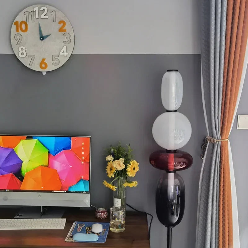 ChromaLuxe - Designer Lampe de Sol avec Accents de Couleur pour une Ambiance Éclatante