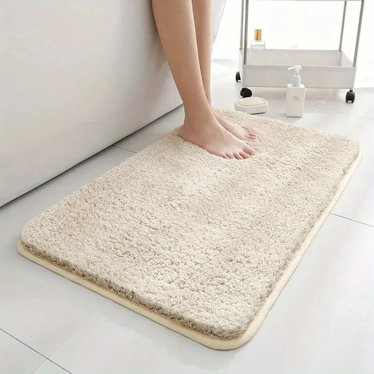 Tapis de bain absorbant l'eau et antidérapant – Votre moment de bien-être quotidien dans la salle de bain