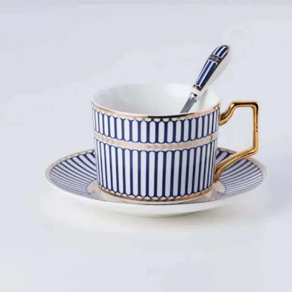 Fines tasses à café en porcelaine