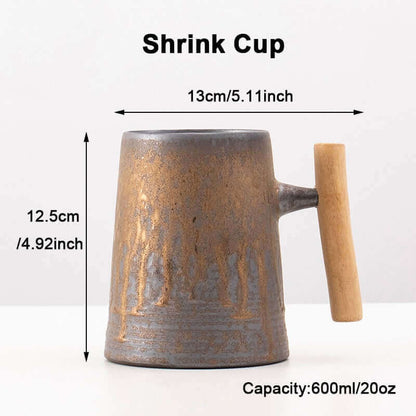 Tasse rétro japonaise avec glaçure rouillée et poignée en bois