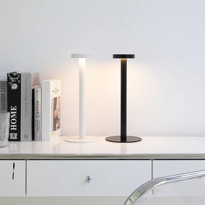 LuminoPro - Lampe LED Rechargeable Étanche pour Hôtels et Extérieurs