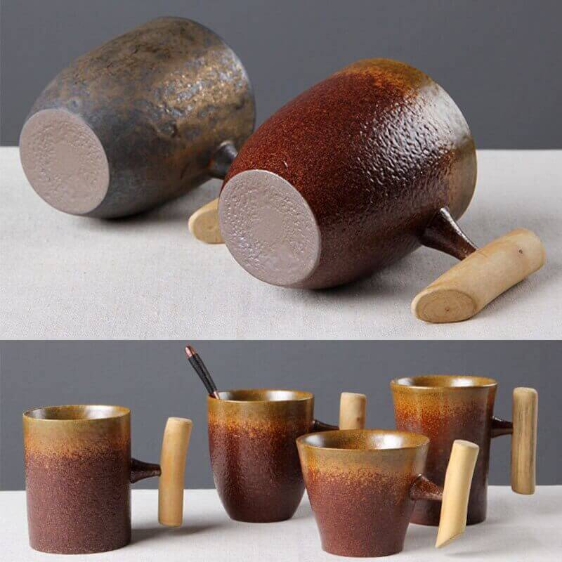 Tasse rétro japonaise avec glaçure rouillée et poignée en bois