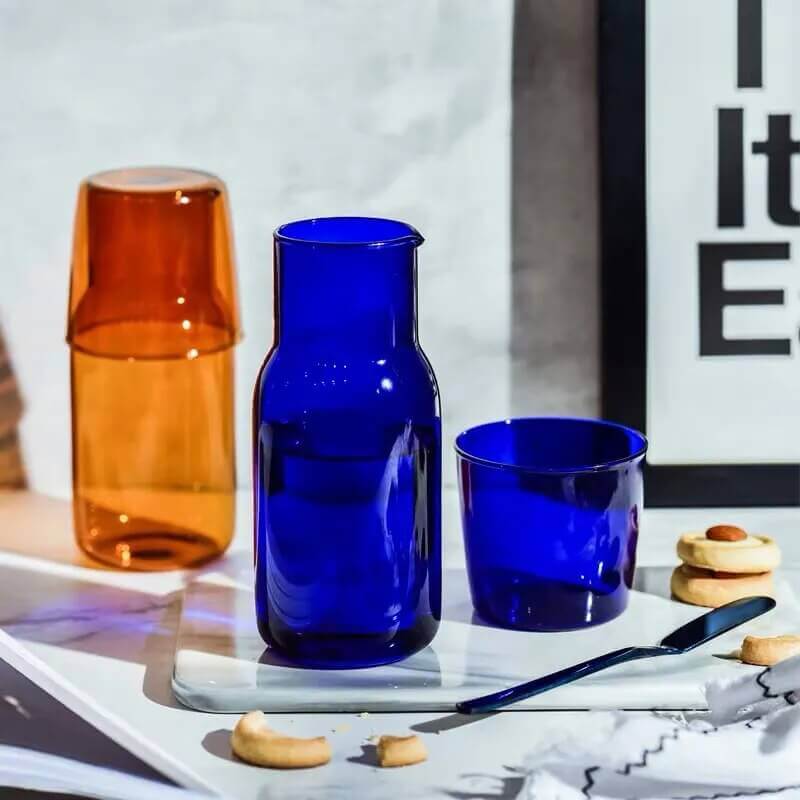 Ensemble de 2 pièces verres de nuit colorés et carafe