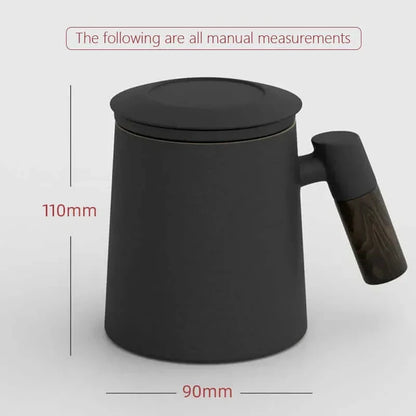 Tasses avec couvercle, filtre et poignée en bois. Une théière dans une tasse !