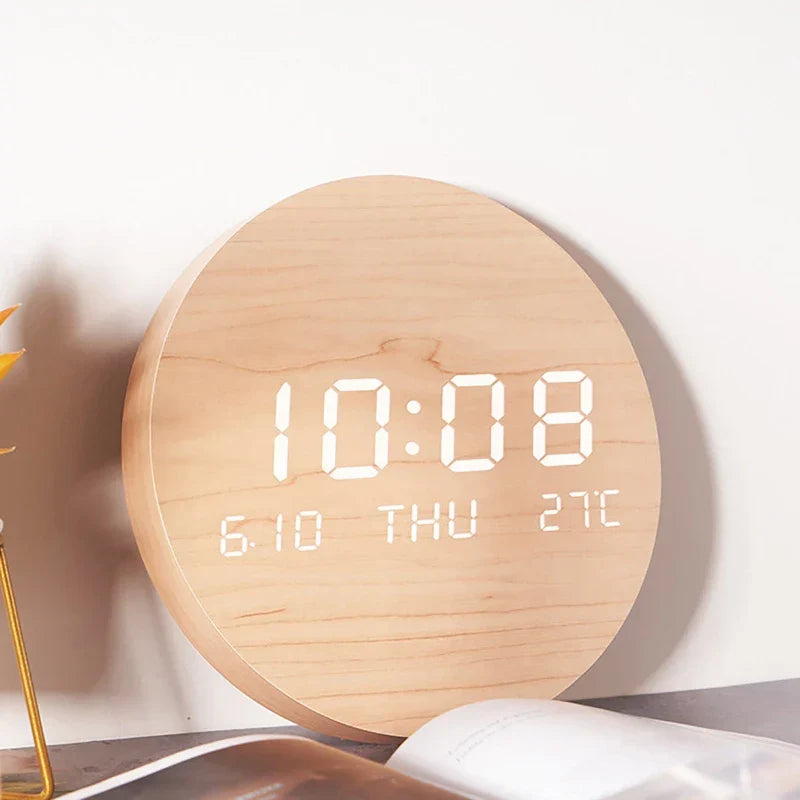 BoisTempo – Horloge de Bureau en Bois avec Alarme et Affichage LED