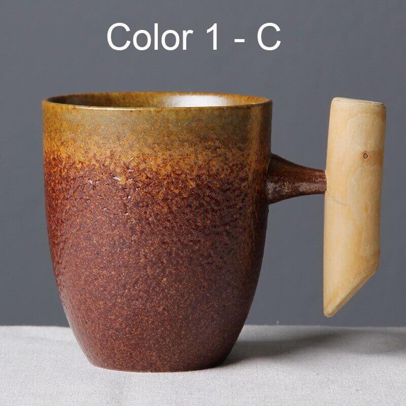Tasse rétro japonaise avec glaçure rouillée et poignée en bois
