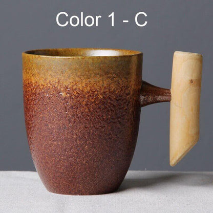 Tasse rétro japonaise avec glaçure rouillée et poignée en bois