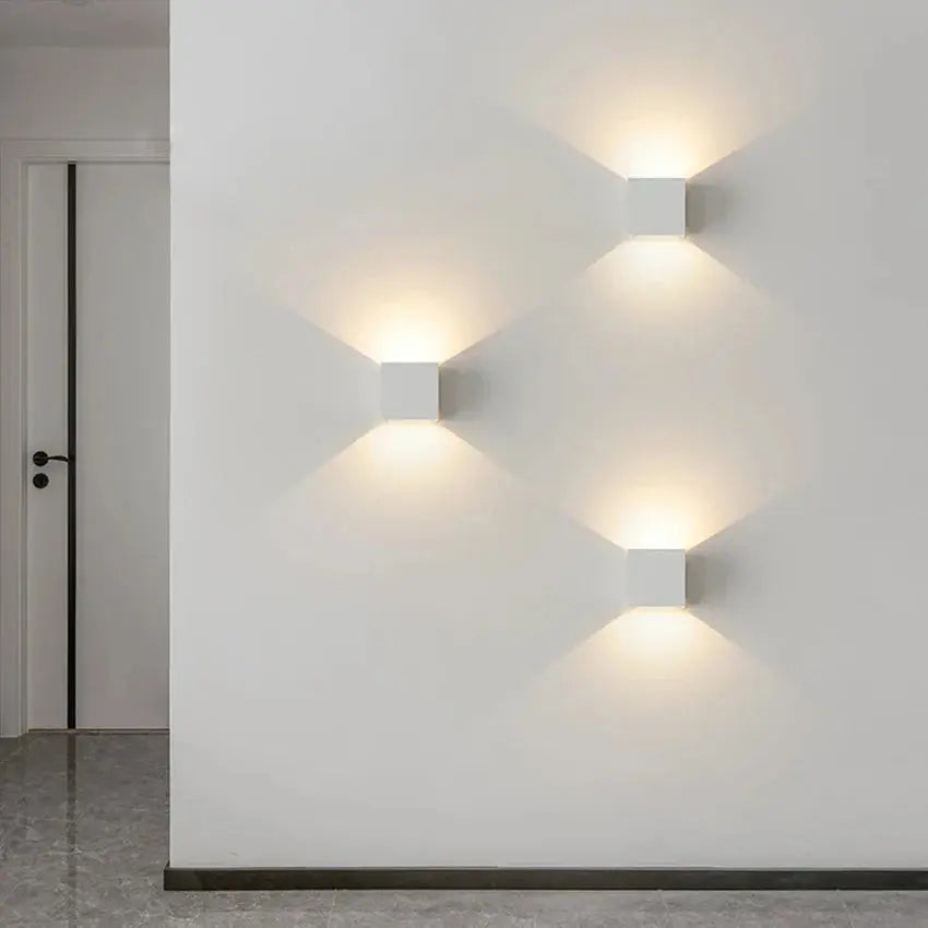 LumiÉclat – Applique Murale LED Élégante et Moderne