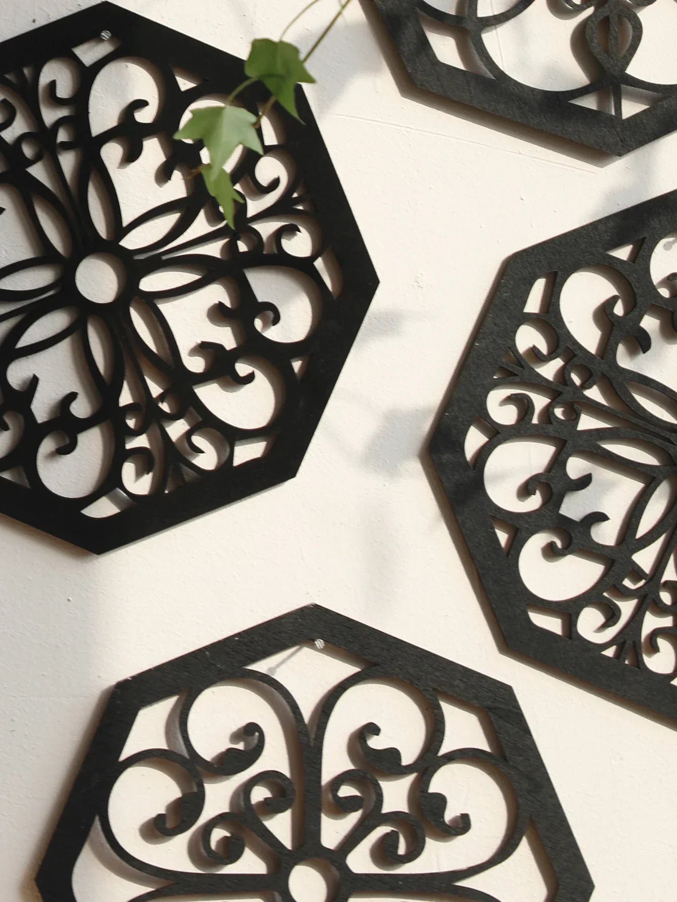 Décoration Murale en Bois Noir