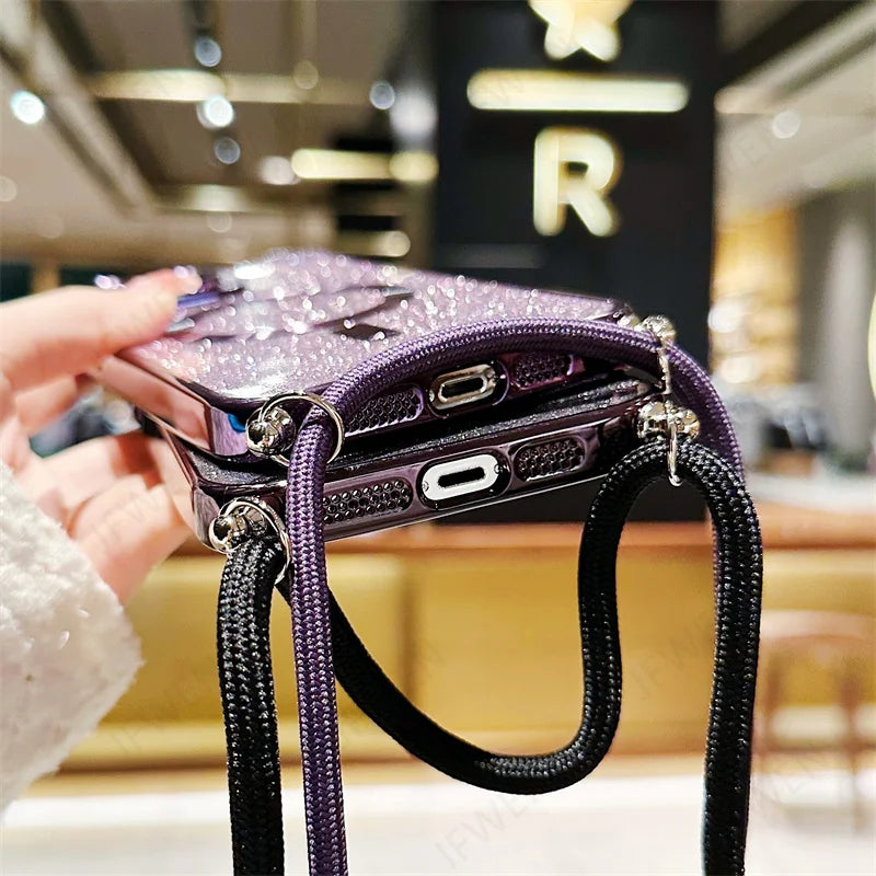 Coque de strap croisé en paillettes MagSafe de luxe pour iPhone 15, couvercle TPU avec charge sans fil électroplate et sangle.