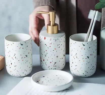 Accessoires de salle de bain en terrazzo peint nordique