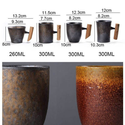 Tasse rétro japonaise avec glaçure rouillée et poignée en bois