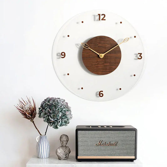 Horloge Murale Noisera – Élégance Naturelle en Bois de Noyer