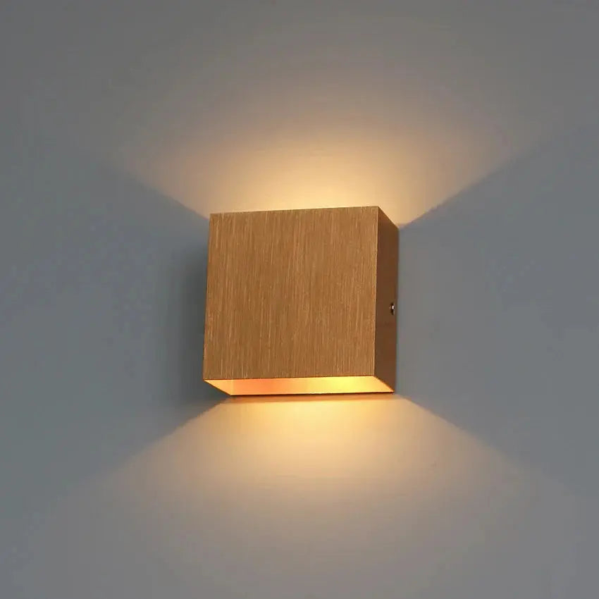 LumiÉclat – Applique Murale LED Élégante et Moderne