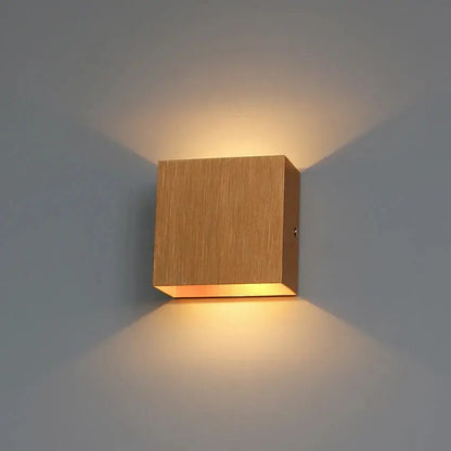 LumiÉclat – Applique Murale LED Élégante et Moderne