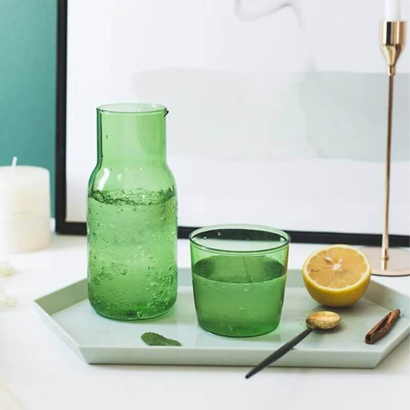 Ensemble de 2 pièces verres de nuit colorés et carafe