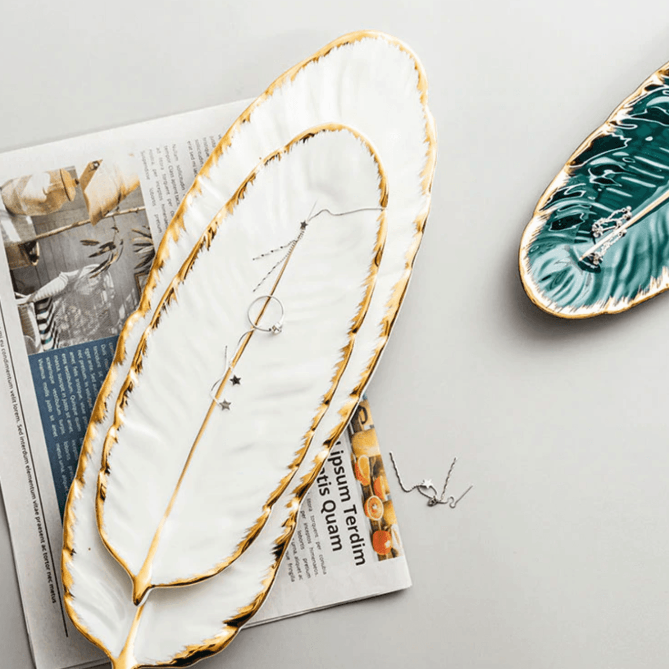 Ceramic plate in the shape of a banana leaf Floroux | Decorative | Serving platter