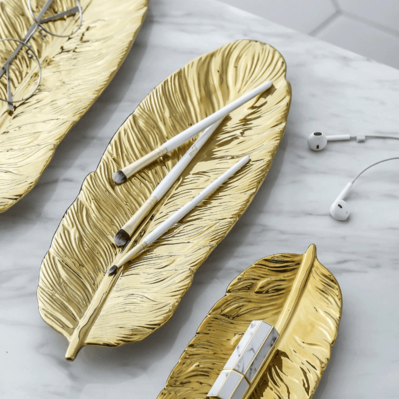 Ceramic plate in the shape of a banana leaf Floroux | Decorative | Serving platter