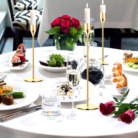 Ensemble de 3 bougeoirs en laiton plaqué or de style européen