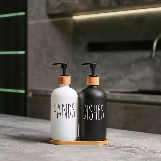 Mains et distributeur de savon