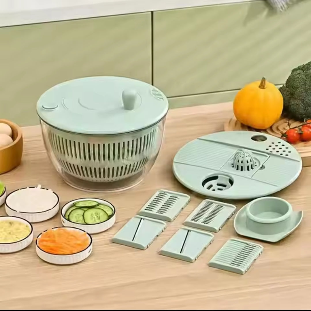 Essoreuse à salade avec hachoirs à légumes