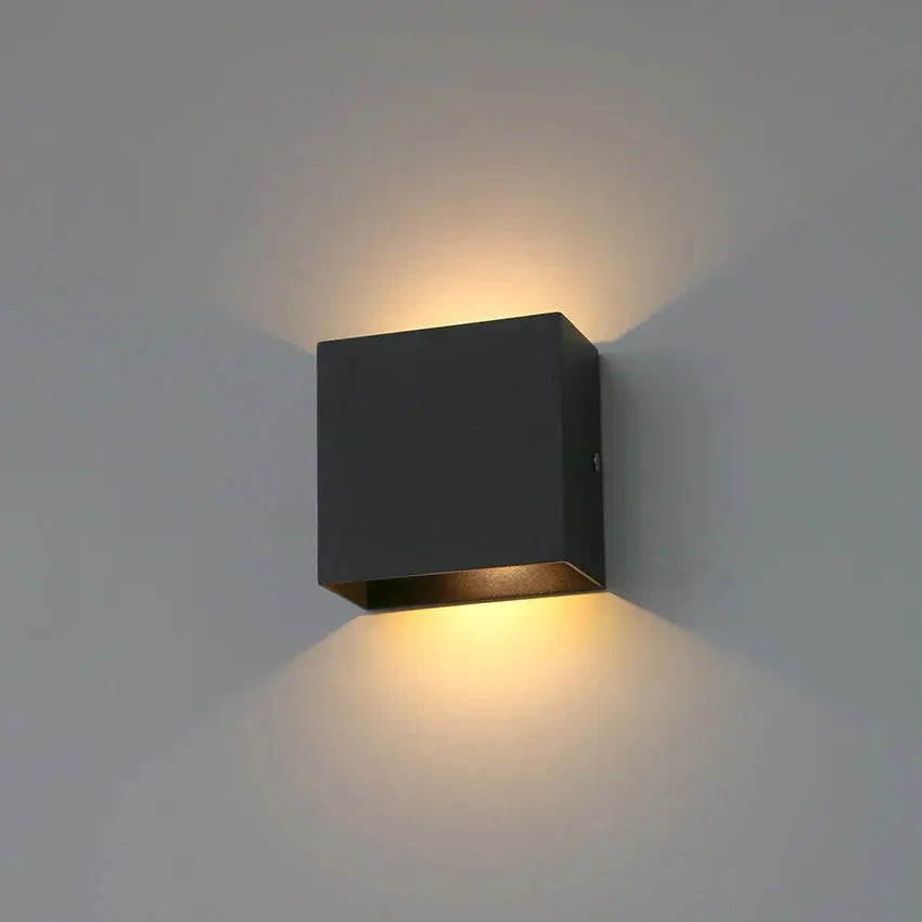 LumiÉclat – Applique Murale LED Élégante et Moderne