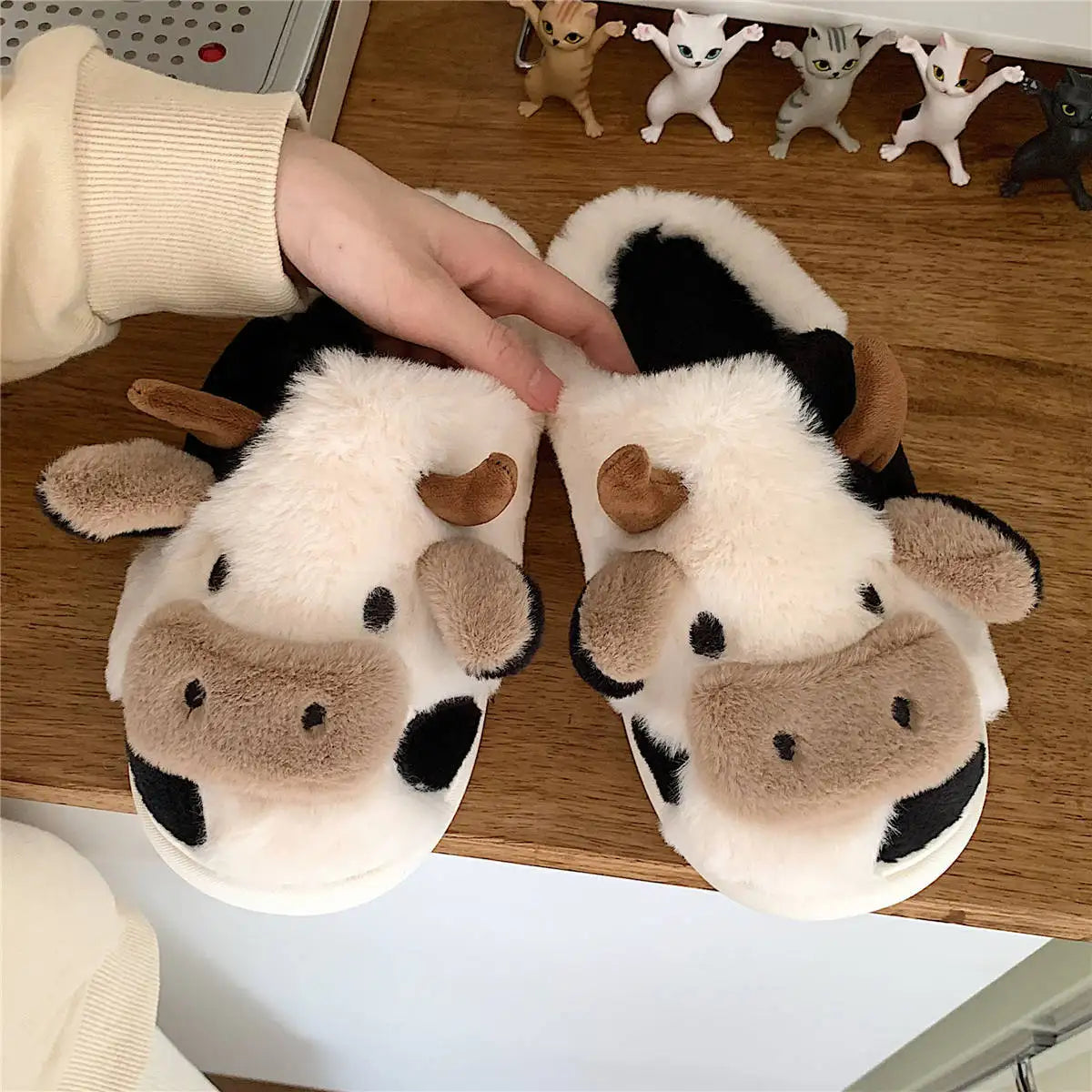 Chaussons Douillets en Peluche - Modèle Vache Amusant