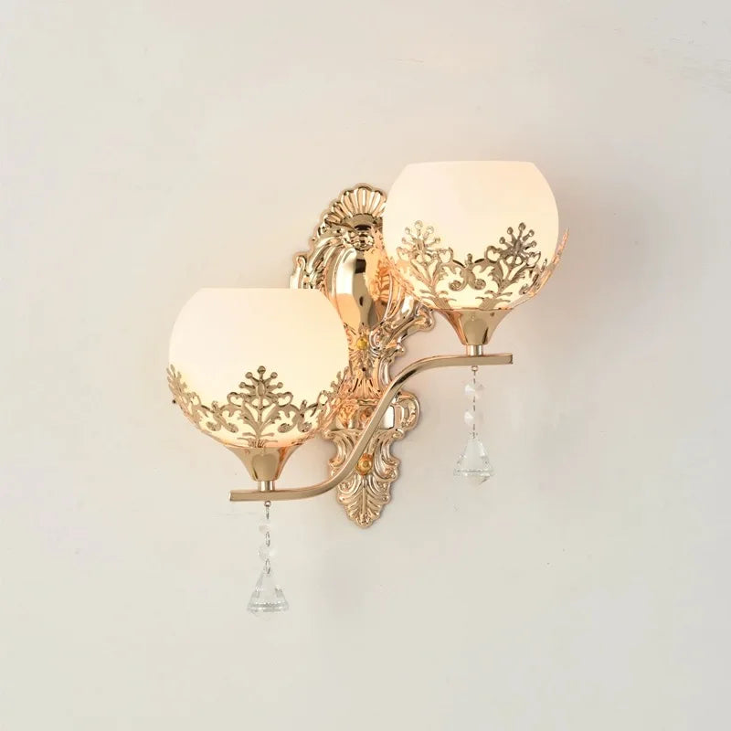 CrystalLuxe – Applique LED dorée pour un éclairage ambiance