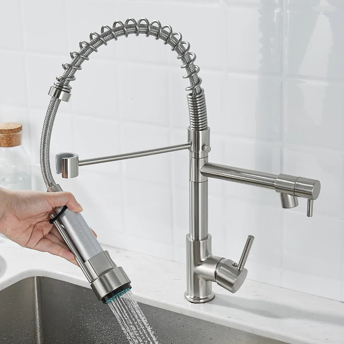 AquaFusion – Robinet de cuisine moderne avec fonctionnalité élégante