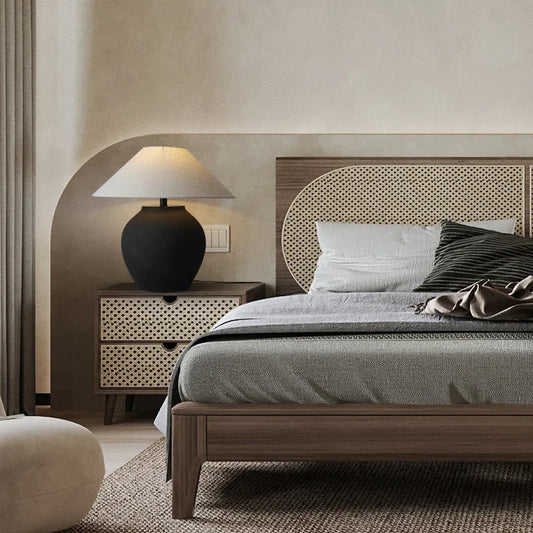 Floroux Élégance | Lampe de table faite à la main au design en poterie pour une atmosphère de vie conviviale