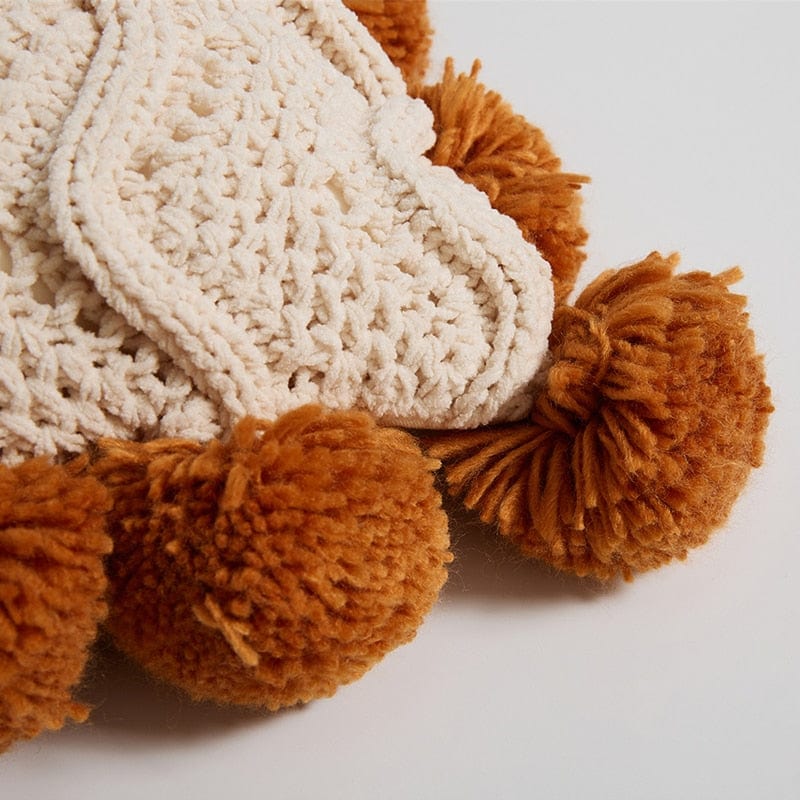 Couvre-coussins en tricot avec pompons