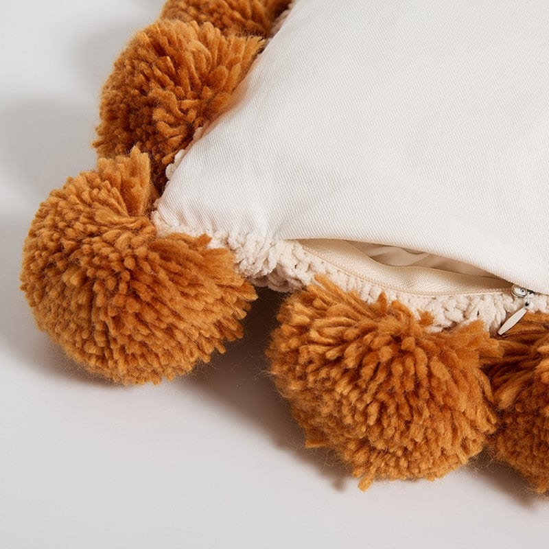 Coussin en tricot avec pompons