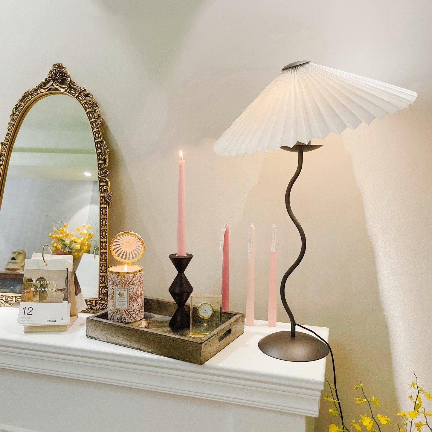 Floroux - Lampe de table LED en forme d'arc pour une ambiance moderne chaleureuse