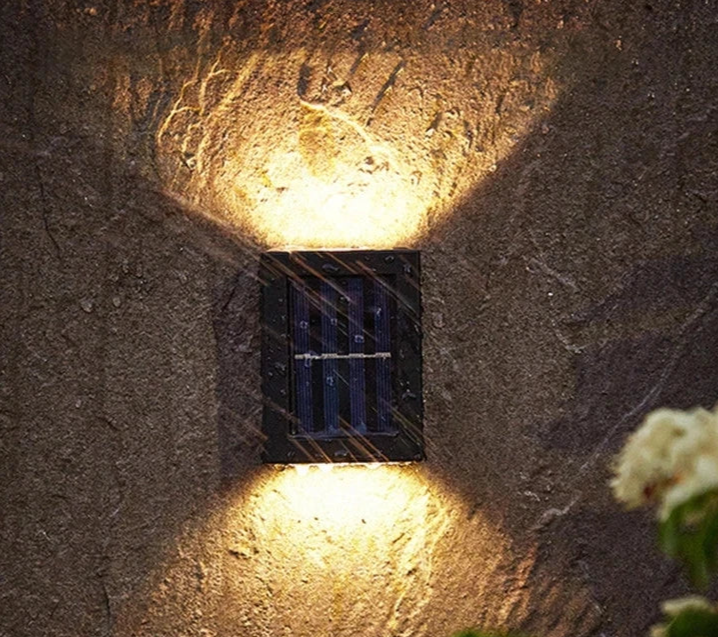 Floroux | Résistante aux intempéries et élégante lampe murale solaire