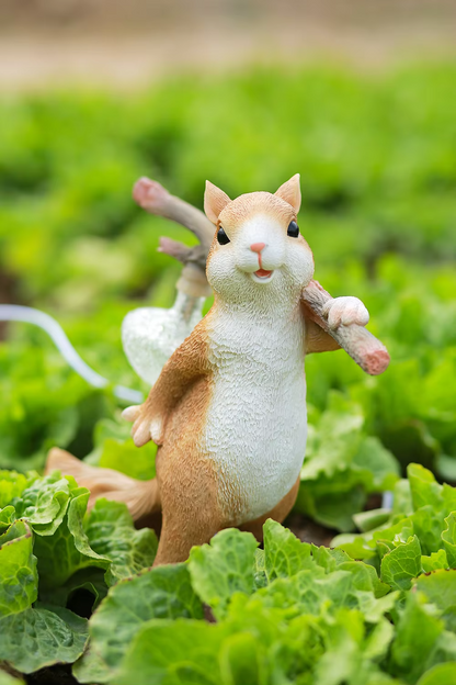 Twinkletwig | Lampe de table inspirée de la nature avec écureuil et tronc d'arbre