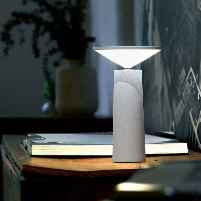 FlexiLume – Lampe LED Extérieure avec Bras Ajustable et Éclairage Pivotant