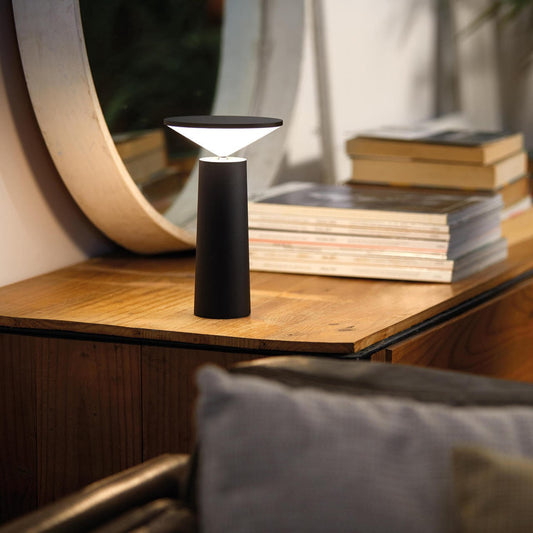 FlexiLume – Lampe LED Extérieure avec Bras Ajustable et Éclairage Pivotant