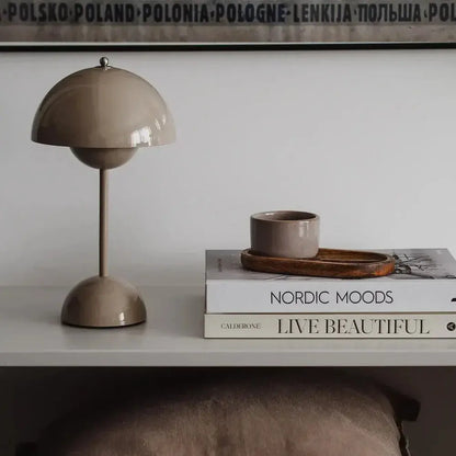 Lumière Lunaire - Lampe de Table LED pour une Ambiance Moderne