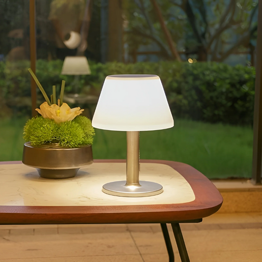 Lampe de table solaire élégante - SolarLuxe