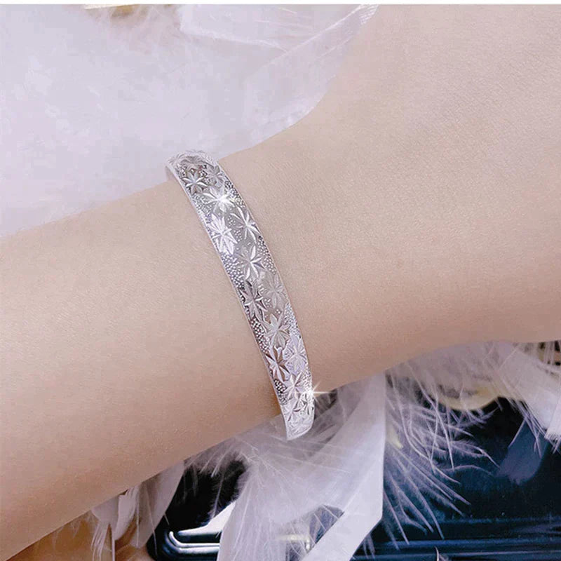 Bracelet en argent en forme d'étoile envoûtante pour un look éclatant