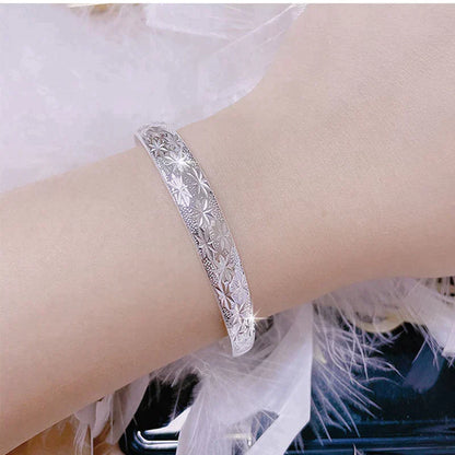 Bracelet en argent en forme d'étoile envoûtante pour un look éclatant